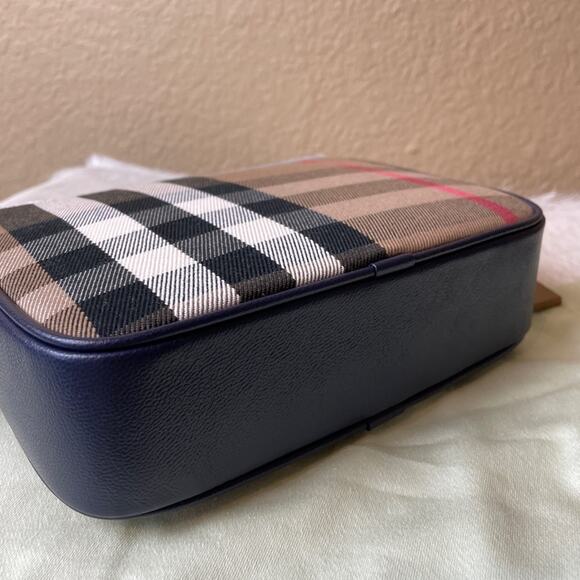 Burberry check print Crossbody bag brand new tag small - Picture 5 of 6